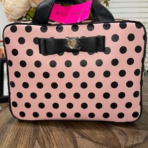 🔥🔥🔥🔥HOST PICK 🔥🔥🔥🔥NWT BETSEY JOHNSON COSMETICS CASE ✨💕✨